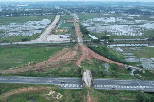 Nút giao Dung Quất-Trì Bình vào Cao tốc Đà Nẵng-Quảng Ngãi chậm tiến độ