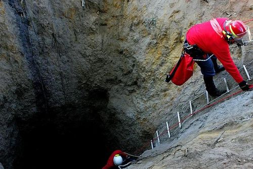 Nam Phi: Rơi thang máy ở mỏ bạch kim khiến 11 thợ mỏ thiệt mạng