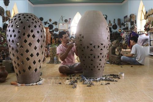 Bảo tồn, phát triển nghệ thuật Gốm Chăm - Bài cuối: Lan tỏa dòng chảy di sản