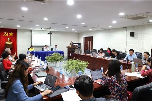 Tận dụng lợi thế về chính sách để giải quyết các hạn chế trong quá trình phát triển