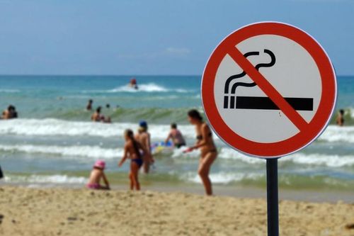 Pháp cấm hút thuốc tại các bãi biển và khu vực gần trường học