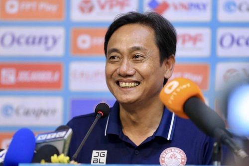 Tân HLV TP.HCM nhận xét gì về sao trẻ thử việc ở La Liga?