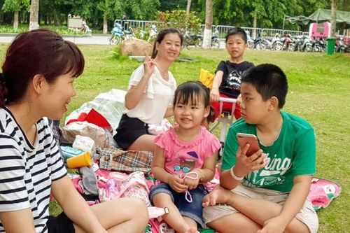 Chiến dịch '24 giờ bên con': Cha mẹ đồng hành cùng con trong hành trình lớn khôn