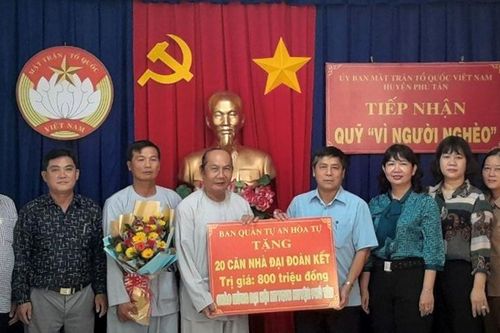 Huyện cù lao Phú Tân chăm lo đời sống người nghèo