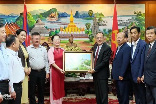 Đoàn Đồng Nai giao lưu tại tỉnh Champasak