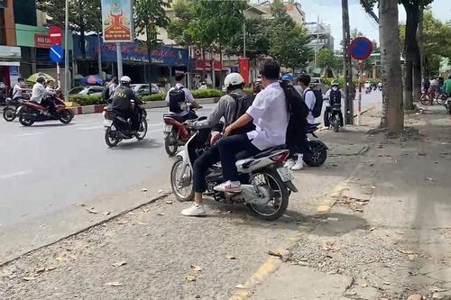 Gia tăng học sinh đi xe gắn máy gây tai nạn giao thông