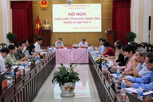 Đại biểu Hội đồng nhân dân tỉnh đơn vị huyện Châu Thành, TP Sa Đéc thảo luận tổ