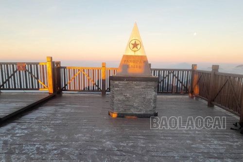 Sương muối quay trở lại đỉnh Fansipan