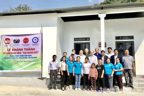 Khánh thành nhà Đại đoàn kết ở Hợp Hòa và Hợp Thành