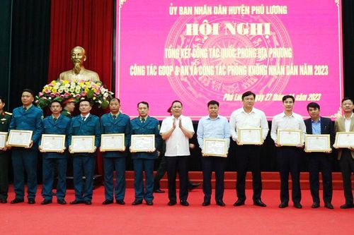 Phú Lương: Khen thưởng nhiều tập thể, cá nhân trong công tác quốc phòng địa phương