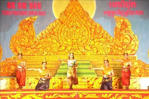 Trà Vinh: Đêm văn nghệ, thả hoa đăng mừng Lễ hội Ok Om Bok