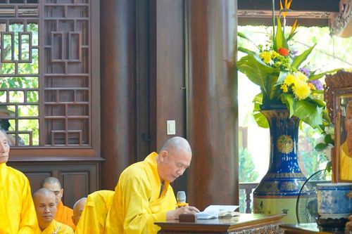 Thỉnh Giác linh Hòa thượng Thích Tuệ Sỹ trở về Quảng Hương Già Lam yết Phật, lễ Tổ