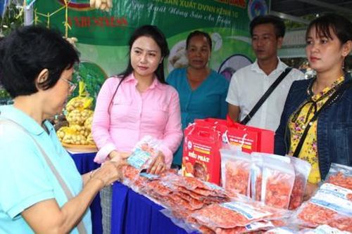 Chờ doanh nghiệp Việt kéo sức mua cuối năm với 'đòn bẩy' trực tuyến