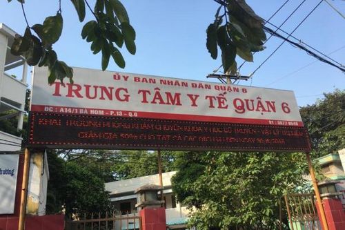 Trung tâm Y tế quận 6: Điều dưỡng viên thay bác sĩ khám sức khỏe học sinh