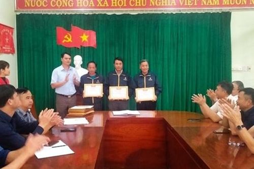 Khen thưởng bảo vệ ngăn chặn kịp thời người tự tử
