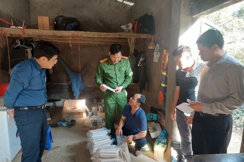 Phát hiện gần 1 tạ thuốc nổ dưới gầm phản ngủ của công nhân