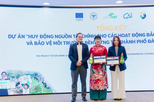 Dai-ichi Life Việt Nam được trao chứng nhận về đóng góp bảo vệ môi trường
