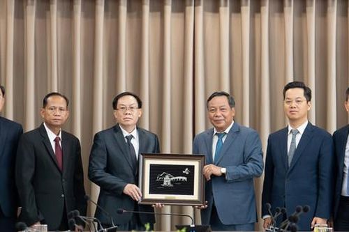 Thúc đẩy hợp tác Hoàn Kiếm - Chanthabuly trở thành hình mẫu quan hệ giữa các địa phương Hà Nội với Viêng Chăn (Lào)