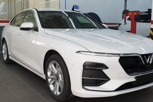 Xe ô tô giảm giá thê thảm còn hưởng thêm ưu đãi: Người mua lợi đơn lợi kép
