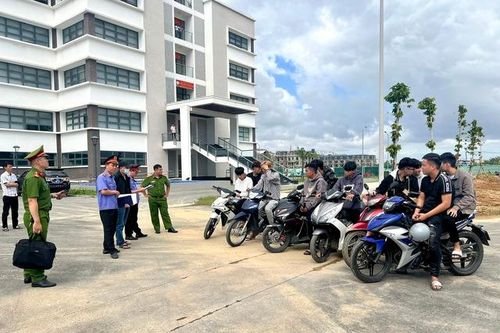 Mạnh tay với 'quái xế' gây náo loạn đường phố