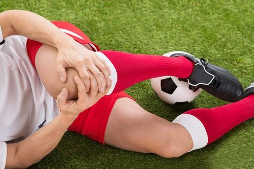 Đau khớp gối, sưng nề sau khi ngã, thận trọng với đứt dây chằng chéo trước khớp gối