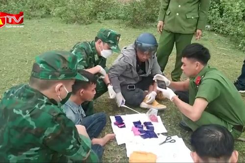 Phát hiện lực lượng chức năng, 'ôm' 6000 viên ma túy lao xuống vực hòng tẩu thoát