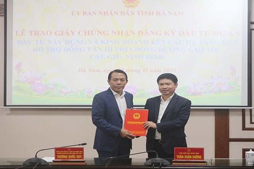 Hà Nam trao Giấy chứng nhận đầu tư dự án khu công nghiệp hơn 2.300 tỷ đồng