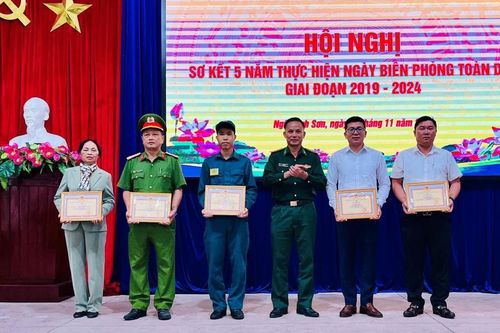 Huy động hơn 30 tỷ đồng xây dựng Nhà Đoàn kết, tặng quà cho người nghèo