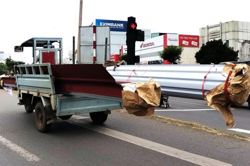 Xe ba gác chở hàng cồng kềnh