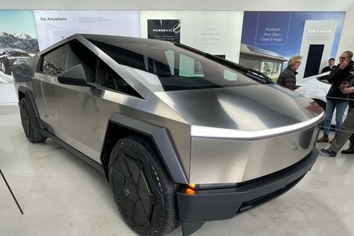 Tesla Cybertruck chống đạn - có là mối đe dọa với người đi đường?