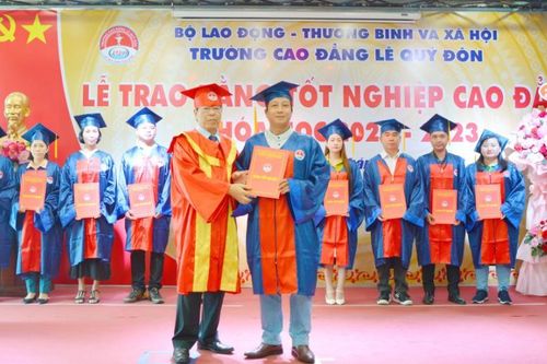 193 sinh viên Trường Cao đẳng Lê Quý Đôn được trao bằng tốt nghiệp