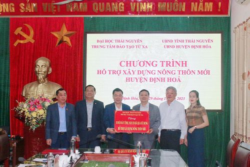 Trung tâm Đào tạo Từ xa, ĐH Thái Nguyên hỗ trợ huyện Định Hóa xây dựng NTM