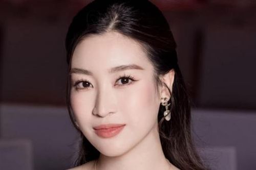 Hoa hậu Đỗ Mỹ Linh thu hút mọi ánh nhìn bởi thần thái rạng rỡ