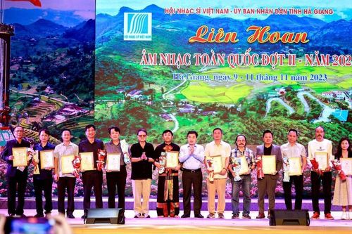 Khát vọng về một thành phố giữa trùng khơi