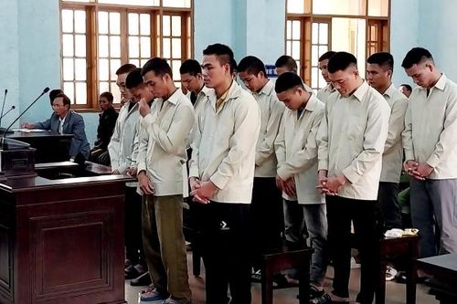 Gia Lai: Nghe con gái bị giật tóc, bố rủ 12 người cầm hung khí đi trả thù
