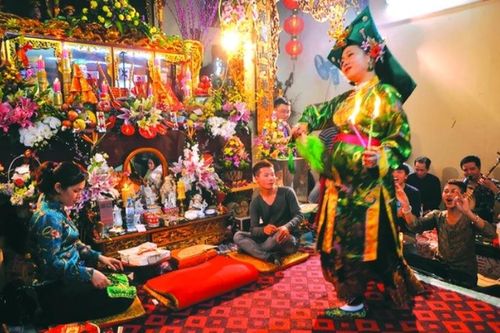 Chấn chỉnh hoạt động 'liên hoan hầu đồng' không đúng quy định