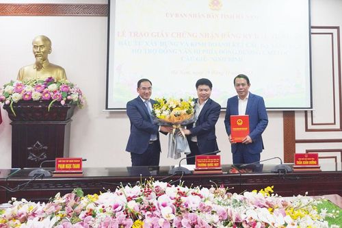Hà Nam trao giấy chứng nhận đầu tư dự án khu công nghiệp hơn 2.300 tỷ đồng