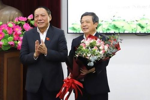 Bản tin 8H: Trao quyết định nghỉ hưu cho Thứ trưởng Bộ Văn hóa, Thể thao và Du lịch