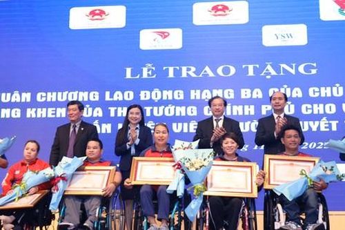 Trao tặng Huân chương Lao động hạng Ba, Bằng khen của Thủ tướng tới huấn luyện viên, vận động viên khuyết tật