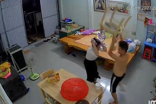 Người chồng bị tố đánh vợ con nhập viện