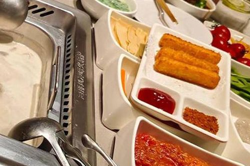 Cô gái chi gần 1 tỷ đồng để ăn 627 nồi lẩu trong 9 năm
