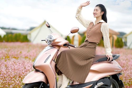 Phương Nhi đẹp tựa 'nàng thơ' giữa đồi cỏ hồng Đà Lạt