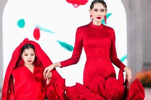 Mẫu nhí Thanh Tú tự tin làm Vedette cùng siêu mẫu Võ Hoàng Yến