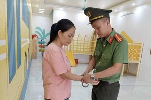 Vụ làm giả hồ sơ, tổ chức cho người nước ngoài ở lại Việt Nam trái phép: Khởi tố thêm 2 giám đốc