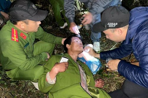 Xuyên đêm tìm kiếm phi công dù lượn gặp nạn trong rừng ở Lai Châu