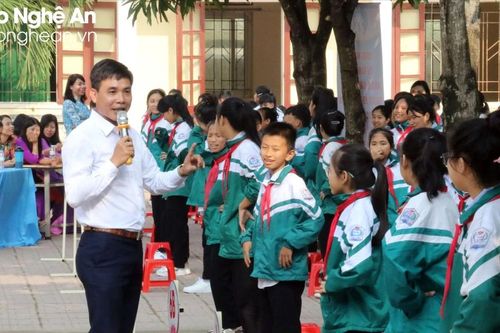 Cục Dân số tổ chức truyền thông chăm sóc sức khỏe sinh sản cho học sinh Nghệ An