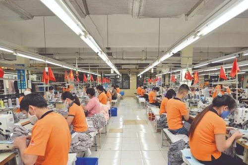 Ngành Dệt may: Thích ứng nhanh với luật chơi toàn cầu sau năm khó khăn