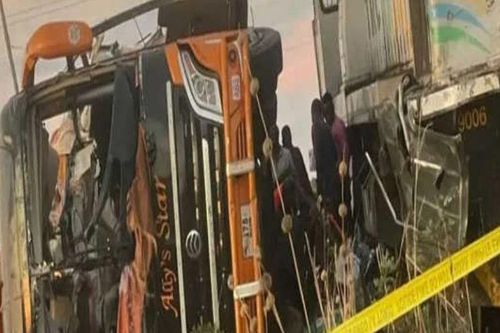 Tanzania: Xe buýt va chạm với đầu tàu hỏa khiến ít nhất 13 người thiệt mạng