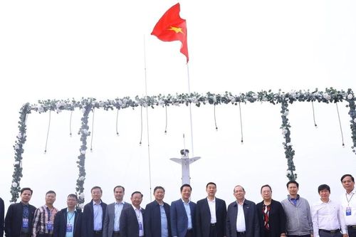 Đoàn đại biểu Chính hiệp Trung Quốc tham quan Vịnh Hạ Long, Bảo tàng Quảng Ninh