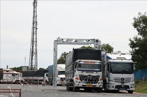 Dùng máy soi container di động giúp thông quan nhanh hàng hóa